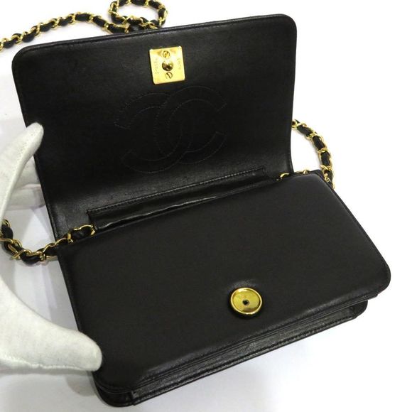 Chanel Lambskin Single Chain Shoulder Pouch Matelasse Black - Picture 9 of 10